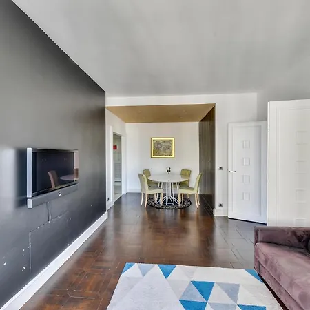 Apartment Champs Elysees-montaigne Luxe & View Of Eiffel Tower *