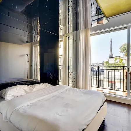 Apartment Champs Elysees-montaigne Luxe & View Of Eiffel Tower