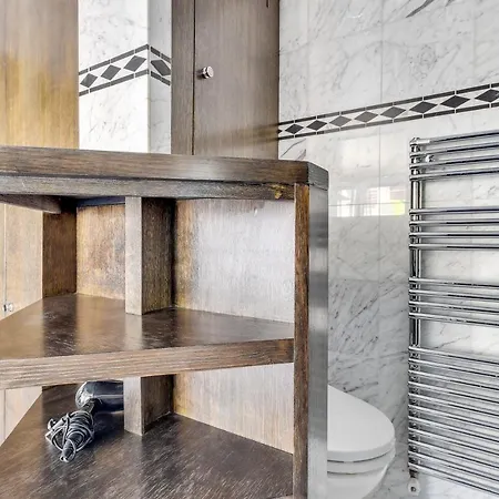 Champs Elysees-montaigne Luxe & View Of Eiffel Tower Apartamento