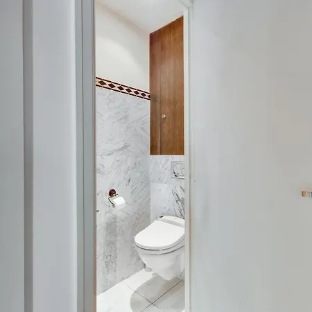 Champs Elysees-montaigne Luxe & View Of Eiffel Tower Apartamento